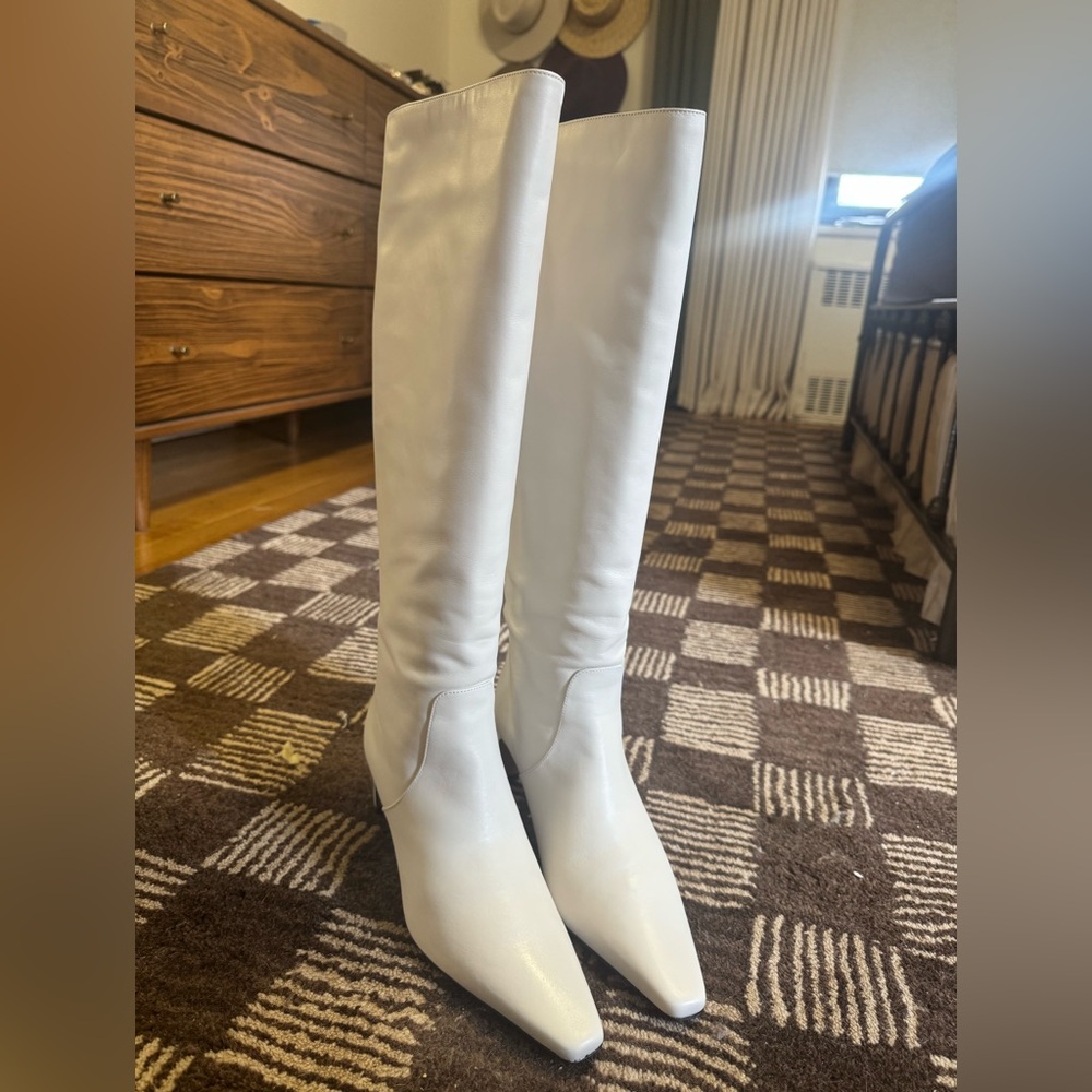Brand New Banana Republic Ivory Knee High Leather Boots US 9